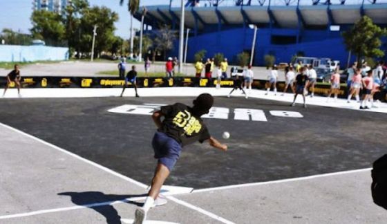 Se juega hoy un campeonato de béisbol 5 en el Parque del Bicentenario