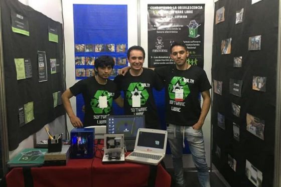 Un proyecto de estudiantes salteños sobre tecnología obsoleta y software libre fue premiado en Colombia