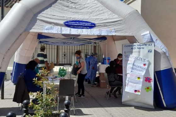 Se habilitó un vacunatorio móvil en la plazoleta Cuatro Siglos