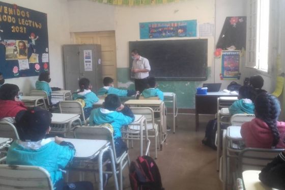 Alumnos de la escuela Bernardino Rivadavia aprendieron a usar el 911