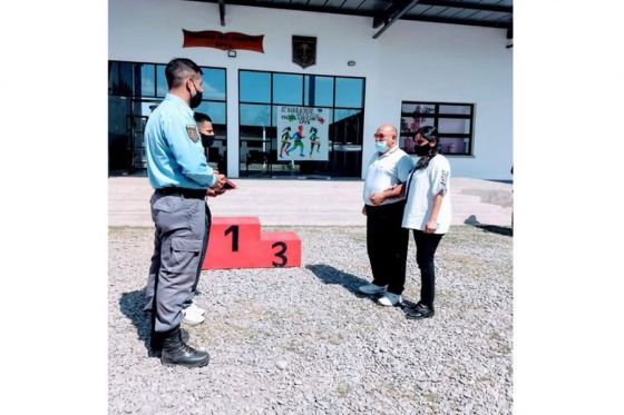 Penitenciarios entregaron donaciones a la escuela rural de Cerrillos