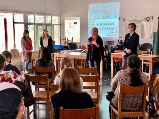 Con más de 100 participantes, la Escuela Pública de Emprendedores lanzó su tercera edición presencial