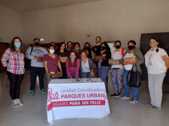 Talleres de huerta orgánica y emprendedurismo en el Parque de la Familia