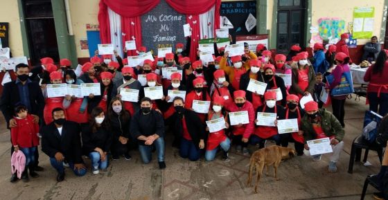 Recibieron sus certificaciones los participantes del taller “Mi cocina, mi familia”