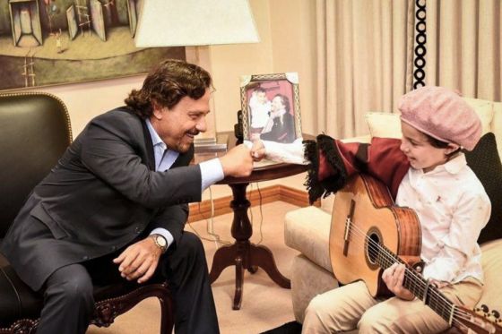 El gobernador Sáenz recibió a Milo, el niño prodigio del folklore