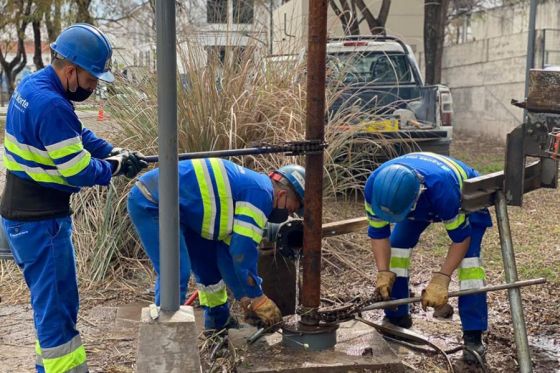 Aguas del Norte trabaja en el cambio de una bomba y está afectado el servicio en la zona centro y San Bernardo