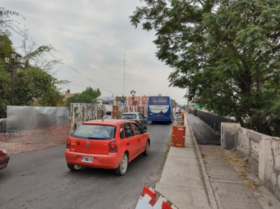 Saeta informa los desvíos de colectivos por obras en Puente Vélez Sarsfield