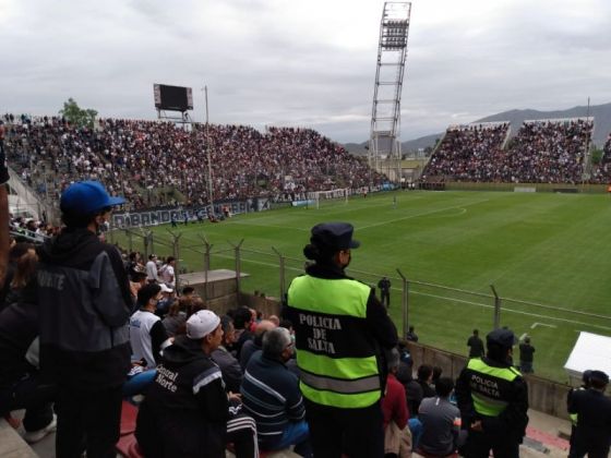 El clásico del fútbol salteño se vivió como una fiesta familiar