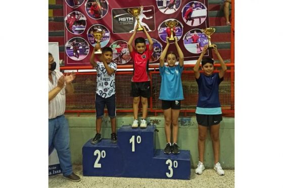 El equipo de Tenis de Mesa del Parque de la Familia cosechó premios en el Torneo Regional