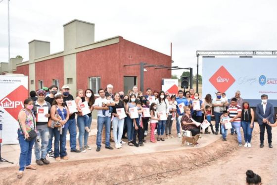 Nueva entrega de viviendas en El Galpón