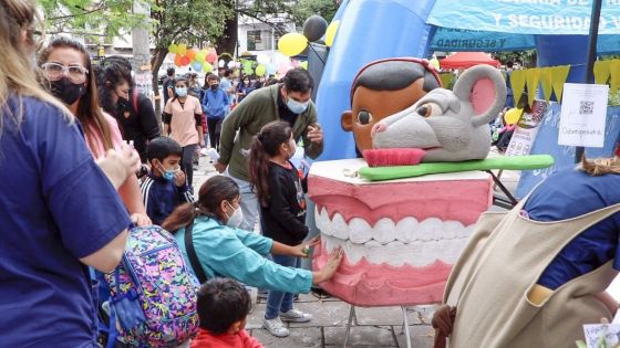 Residentes de especialidades realizaron una feria de salud en la plaza Belgrano