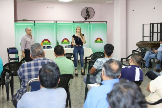 Jornada de capacitación a productores y comercializadores en CoFruTHos