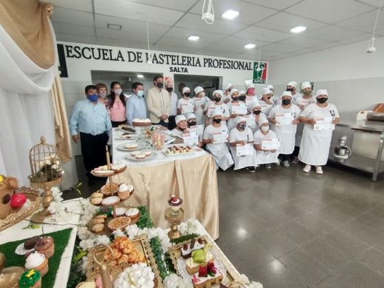 Trabajadores certificaron competencias en pastelería básica para potenciar sus condiciones de empleabilidad