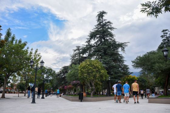 Cafayate inauguró las refacciones de la plaza central de la ciudad