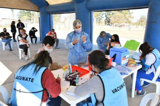 Hoy funcionan seis vacunatorios móviles COVID-19 en la ciudad de Salta