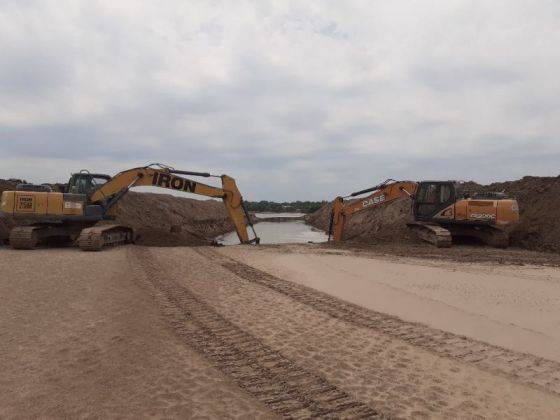 Maquinarias de Recursos Hídricos continúan trabajando en Santa Victoria Este