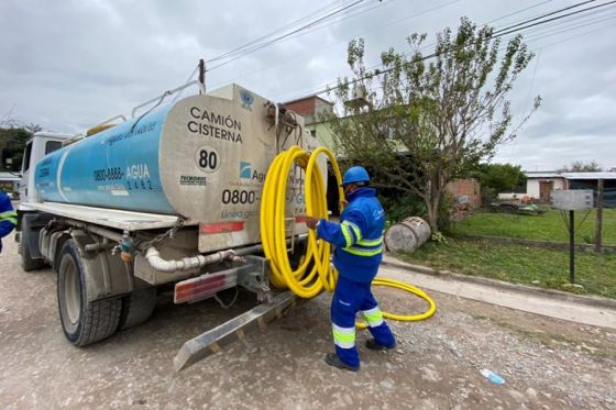 Atención en puestos fijos: más de 200 vecinos recibieron asistencia para hacer frente a la crisis hídrica por la ola de calor