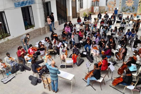 Educación dicta talleres artísticos en las escuelas durante el verano