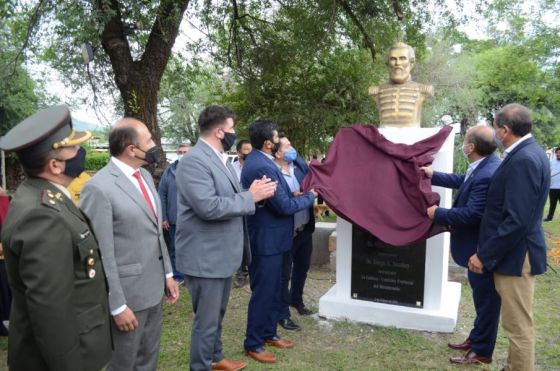 Con la inauguración de un busto de bronce, se recordó el nacimiento de Güemes en La Caldera