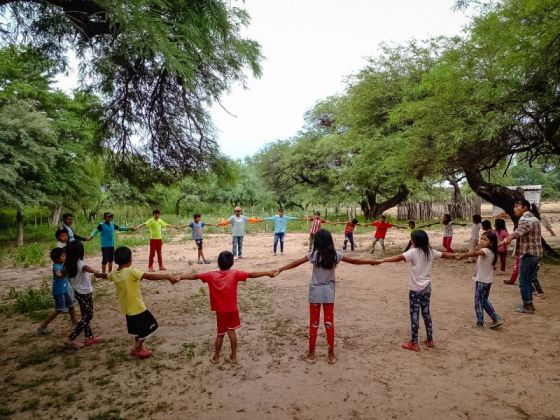 El Gobierno brinda talleres socioeducativos para contener a 400 niños de pueblos indígenas