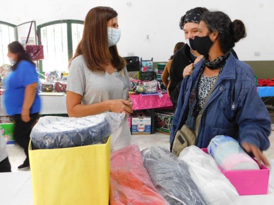  Entregan insumos a emprendedoras de la economía popular de El Bordo