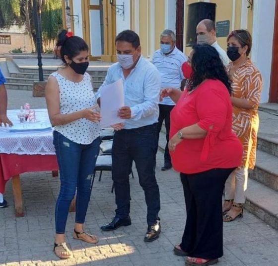 Vecinos de Campo Santo recibieron el título de propiedad de los terrenos en los que viven