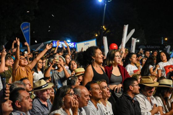 Miles de salteños y turistas disfrutan de una nueva edición de la Serenata a Cafayate