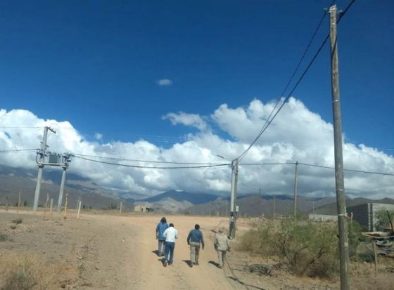 Energía eléctrica para el barrio Ovnipuerto de Cachi