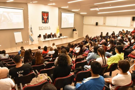 Estudiantes de la UCASAL fueron capacitados en paradigmas de la mediación