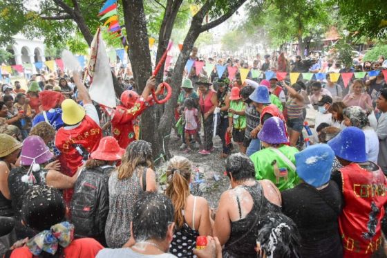 El Mercado Artesanal se vistió de Carnaval