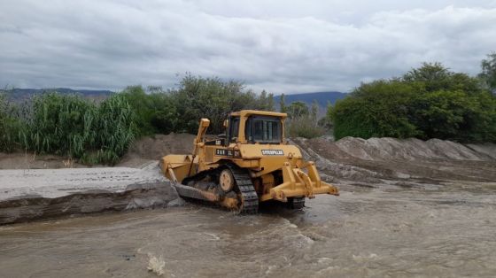 Trabajos de mantenimiento, limpieza y encauzamiento en los ríos Chuscha y Santa María