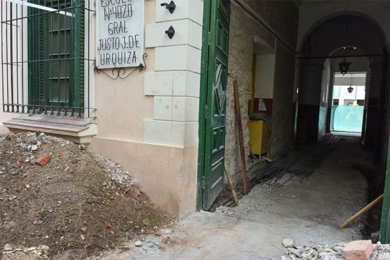 Obras de refuerzo estructural en la escuela Justo José de Urquiza