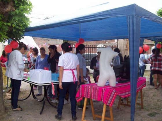 Feria de servicios de salud para la mujer en el Parque de la Familia