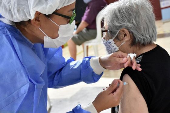 Son 40 los vacunatorios contra COVID-19 que funcionarán el fin de semana en hospitales y centros de salud