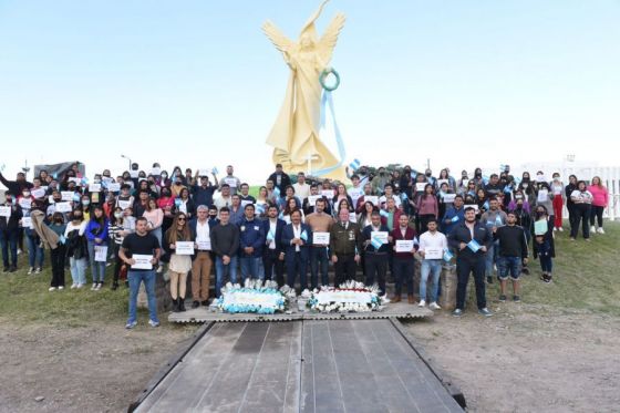 Con jóvenes y dirigentes salteños el gobernador Sáenz rindió homenaje a los héroes de Malvinas