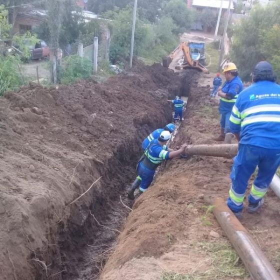 Aguas del Norte realiza un recambio de cañerías en barrio Canillitas