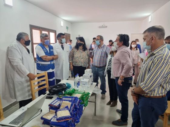 El ministro Esteban entregó equipamientos para el servicio de Cirugía del hospital de Orán