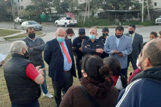 Vecinos de El Bosque cooperan para reforzar  la seguridad del barrio