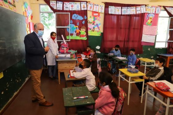 Cánepa recorre escuelas de Anta y dialoga con docentes y directivos de la zona