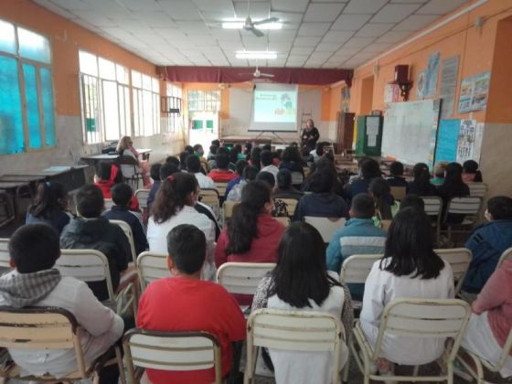 Niños y niñas del colegio 4035 aprendieron sobre el uso responsable del 911