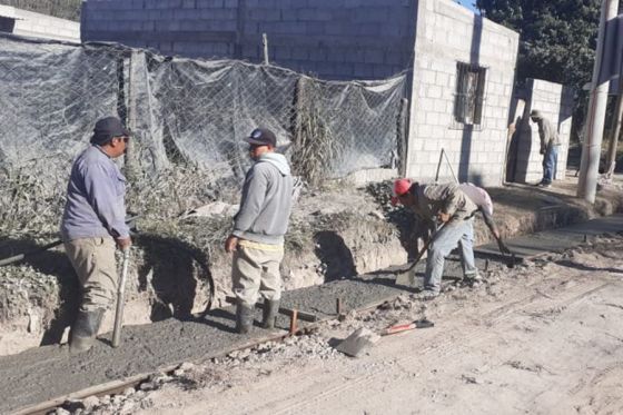 Junto a vecinos, comenzaron las obras en barrios populares