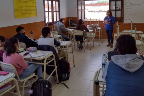 Estudiantes y docentes terciarios aprendieron sobre Plan de Acción ante sismo