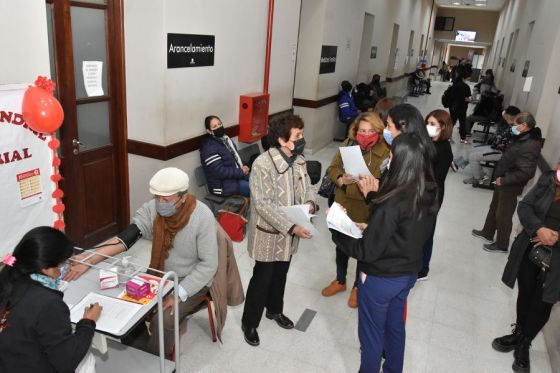 Instan a la población a controlar su presión arterial