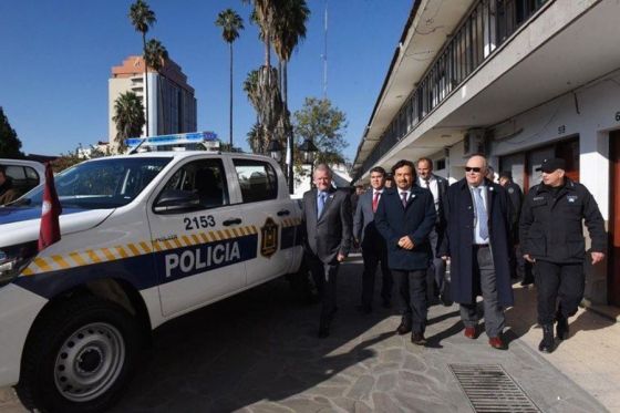 Sáenz entregó 14 patrulleros a la Policía: “Invertir en seguridad es fundamental para que los salteños vivan mejor”