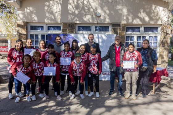 El Gobierno hizo un reconocimiento a representantes salteños de béisbol y fútbol femenino