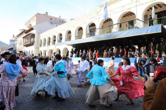 Conmemoraron el 212º aniversario de la Revolución de Mayo de 1810