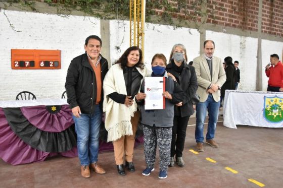 Más de 30 familias de Cerrillos recibieron las escrituras de sus terrenos