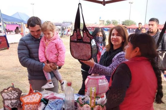 Graduados de la Escuela Pública de Emprendedores de Orán comercializaron sus productos y servicios en una feria local