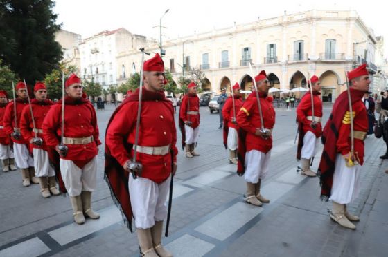 Infernales realizan la Guardia en Honor al General Martín Miguel de Güemes