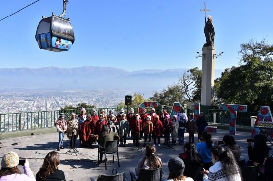 Niños realizaron su Promesa Ambiental en el cerro San Bernardo